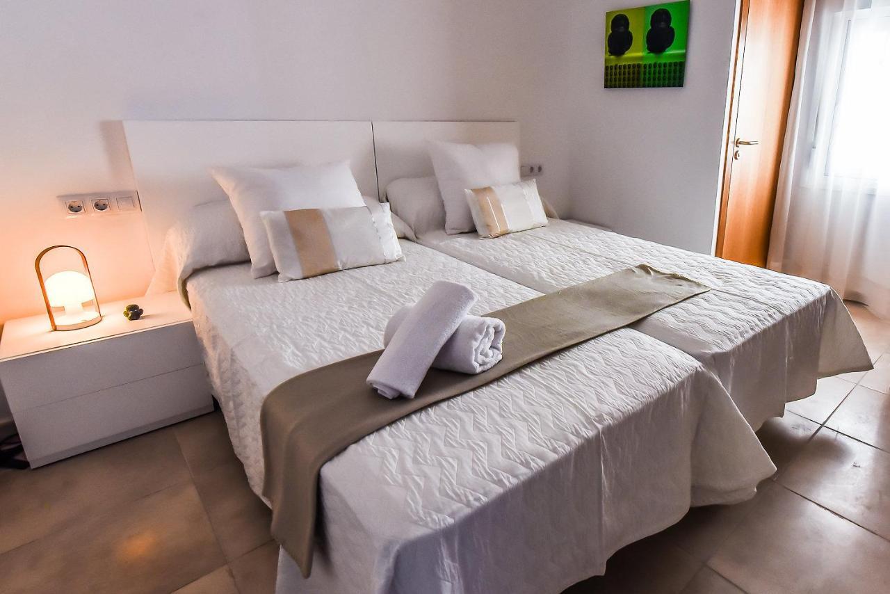 Sal Mar Suites Santa Eularia des Riu Bagian luar foto
