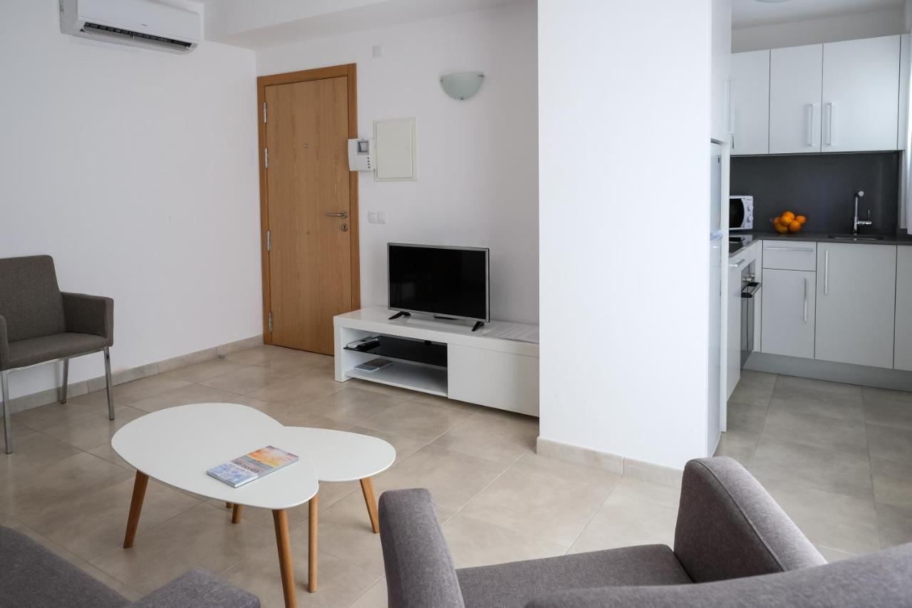 Sal Mar Suites Santa Eularia des Riu Bagian luar foto